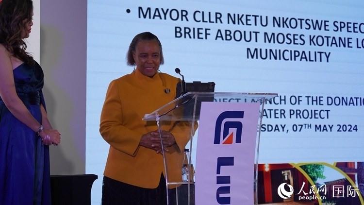 摩西科塔恩市市長恩克圖·恩科茨韋致辭。人民網(wǎng) 張茜攝