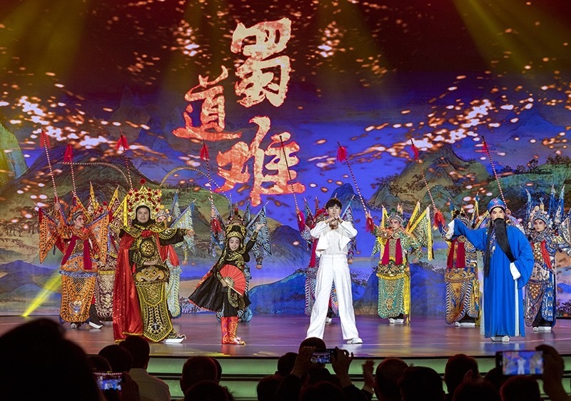 2023年10月13日，成都，“把青春華章寫在祖國大地上”大思政課網(wǎng)絡(luò)主題宣傳和互動引導(dǎo)活動在四川大學(xué)舉行。