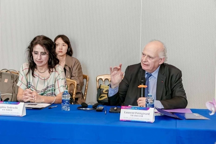 外國嘉賓發(fā)言（圖片：中國傳媒大學(xué)