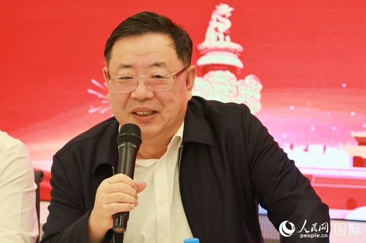 山東省泰安市委書記、市人大常委會(huì)主任楊洪濤在座談會(huì)上致辭。人民網(wǎng)記者 陳海琪攝