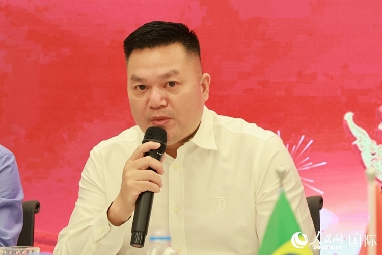 巴西和統(tǒng)會(huì)會(huì)長張小春在座談會(huì)上致辭。人民網(wǎng)記者 陳海琪攝