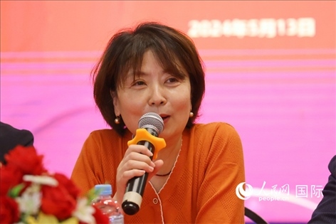 陜西省歸國(guó)華僑聯(lián)合會(huì)黨組成員、副主席兼秘書(shū)長(zhǎng)尚小紅在座談會(huì)上致辭。人民網(wǎng)記者 陳海琪攝