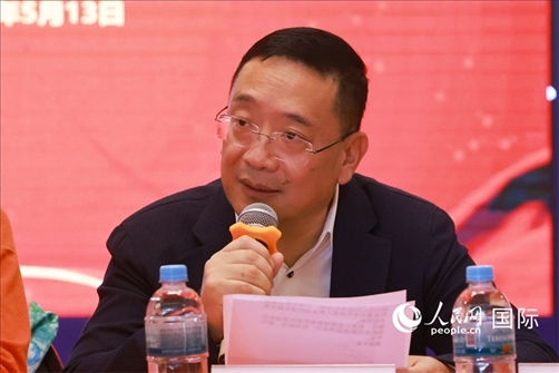 巴西文協(xié)主席上官建峰在座談會(huì)上致辭。人民網(wǎng)記者 陳海琪攝