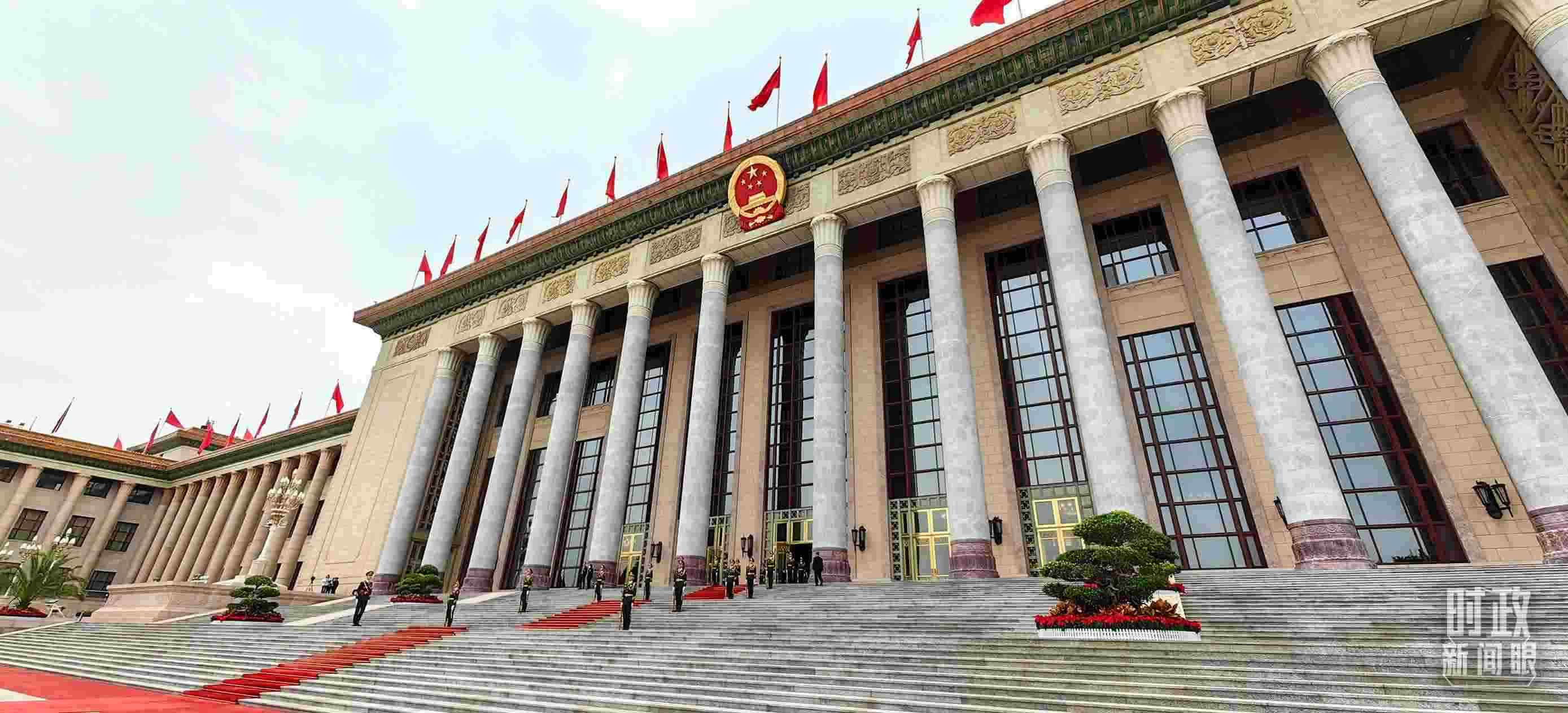 △人民大會堂東門外廣場。（總臺央視記者段德文拍攝）