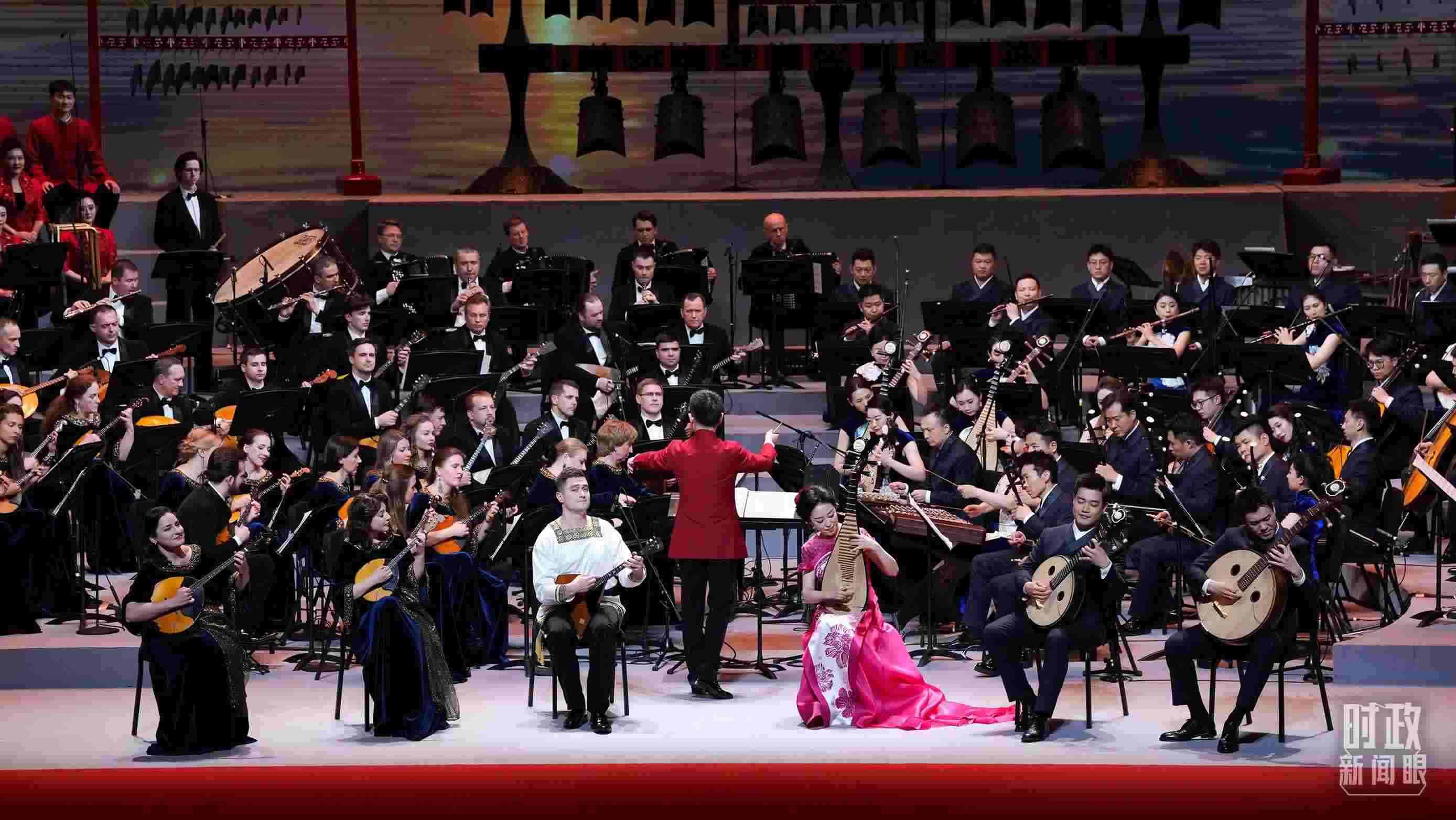 △前來參加音樂會的中俄藝術家匯聚一堂。（總臺央視記者李增仁、國廣記者李晉拍攝）
