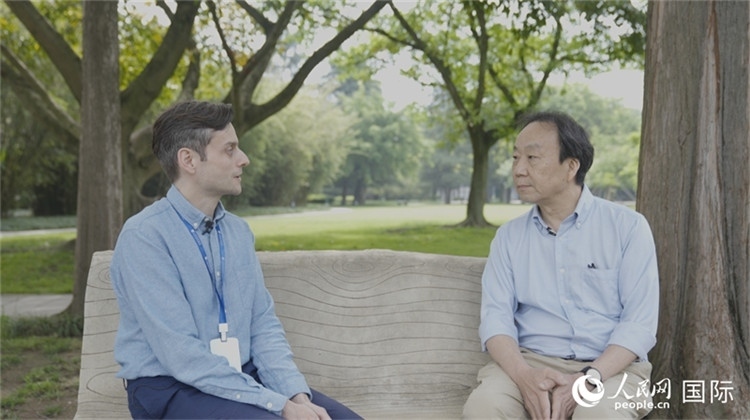 三星堆博物館館長雷雨接受人民網(wǎng)采訪。人民網(wǎng)記者 張榮攝