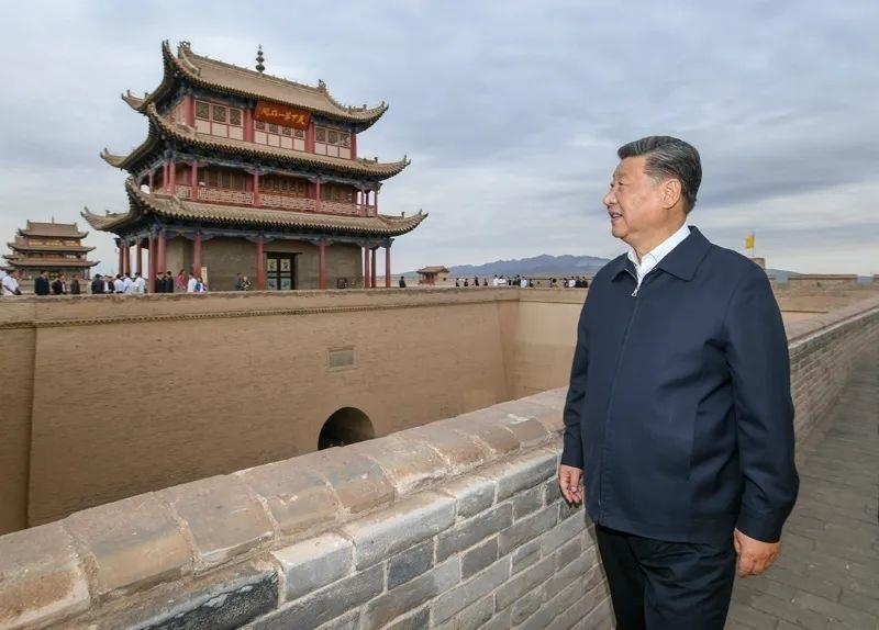 △2019年8月20日，習(xí)近平總書(shū)記來(lái)到嘉峪關(guān)關(guān)城，登上城樓察看關(guān)城整體面貌，聽(tīng)取河西走廊長(zhǎng)城、關(guān)隘歷史文化情況介紹。