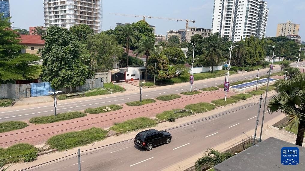 這是5月19日在剛果（金）首都金沙薩拍攝的街景（手機(jī)照片）。新華社發(fā)