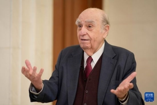  5月17日，烏拉圭前總統(tǒng)胡利奧·瑪麗亞·桑吉內(nèi)蒂在蒙得維的亞接受新華社記者專訪。新華社發(fā)（尼古拉斯·塞拉亞攝）