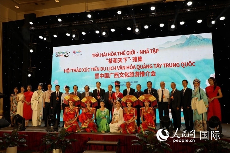 中越兩國嘉賓合影留念。人民網(wǎng)記者楊曄攝