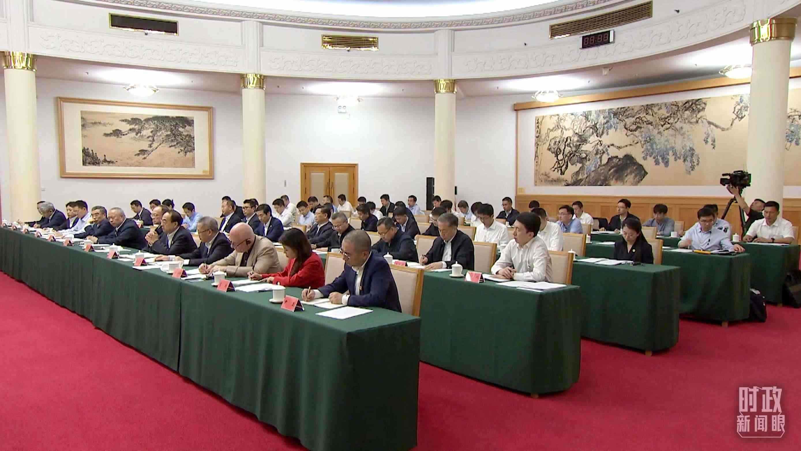 企業(yè)和專家座談會(huì)現(xiàn)場。