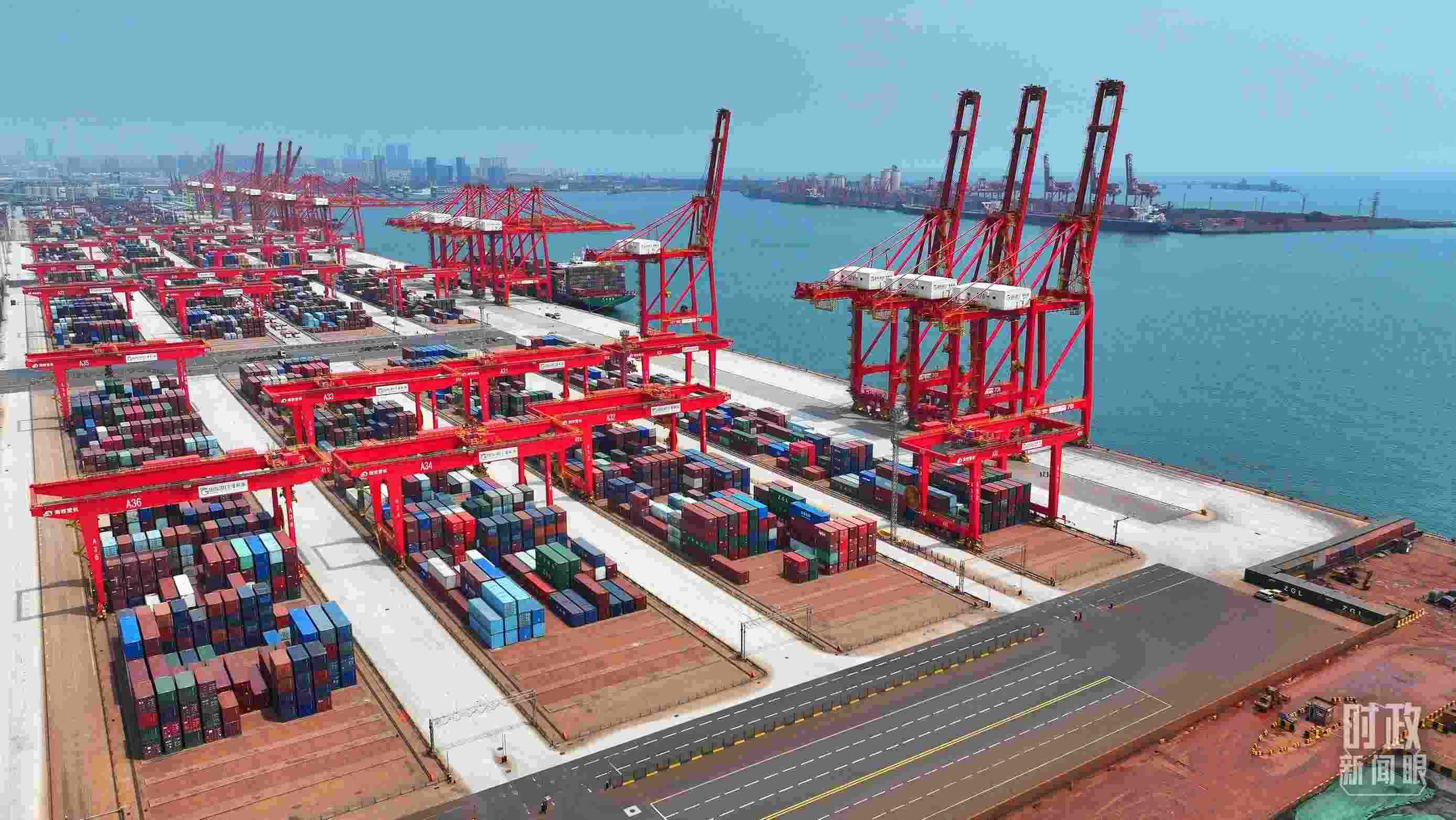 山東日照港。（總臺(tái)央視記者范凱拍攝）