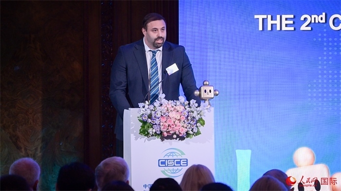 英國48家集團(tuán)俱樂部主席杰克·佩里致辭。人民網(wǎng) 郭錦標(biāo)攝