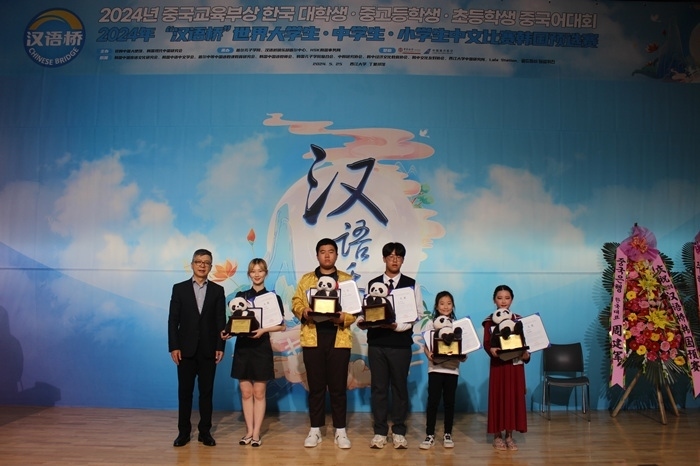 各組別的冠軍獲得者們合影留念。