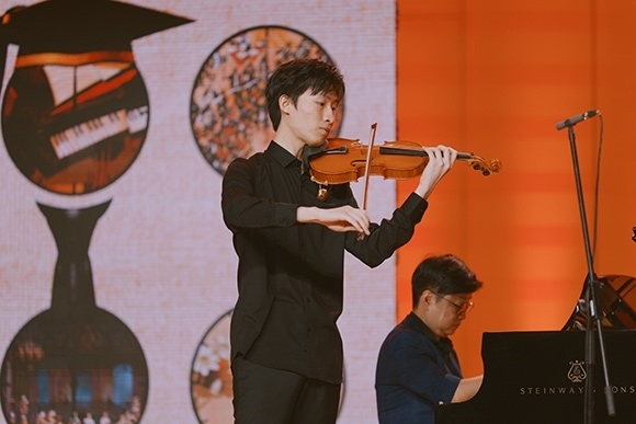 會(huì)議現(xiàn)場(chǎng)。學(xué)校供圖