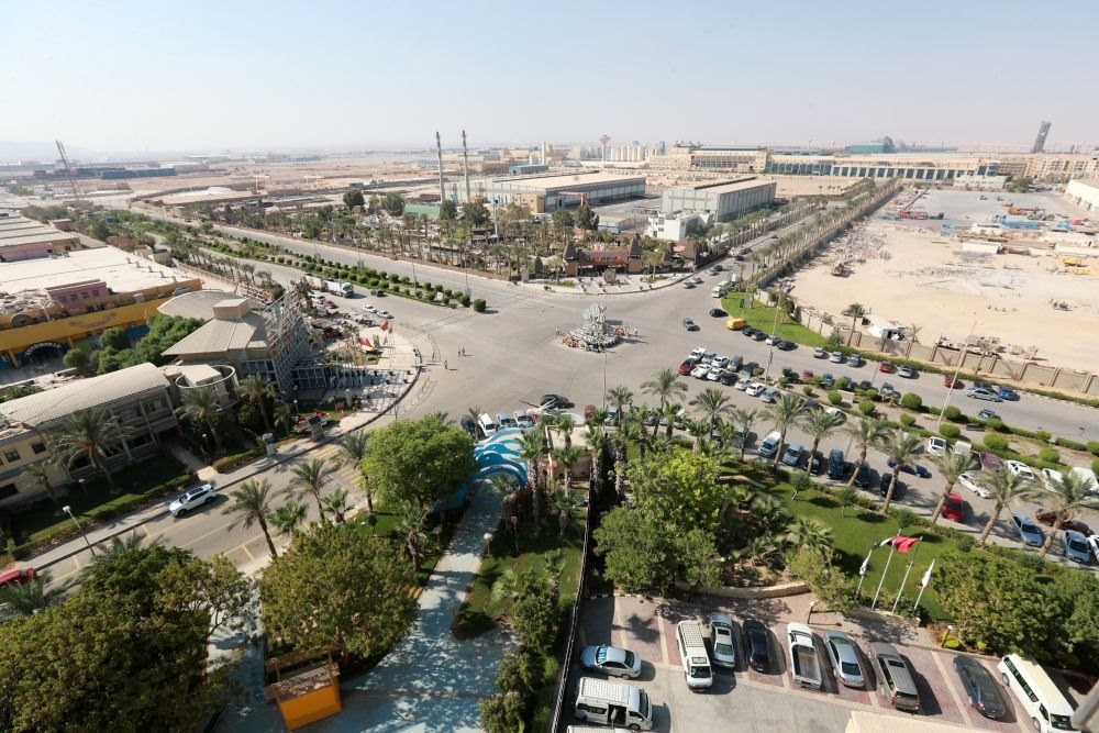 這是2023年8月10日在埃及蘇伊士省拍攝的中?！ぬ┻_(dá)蘇伊士經(jīng)貿(mào)合作區(qū)。新華社記者 隋先凱 攝