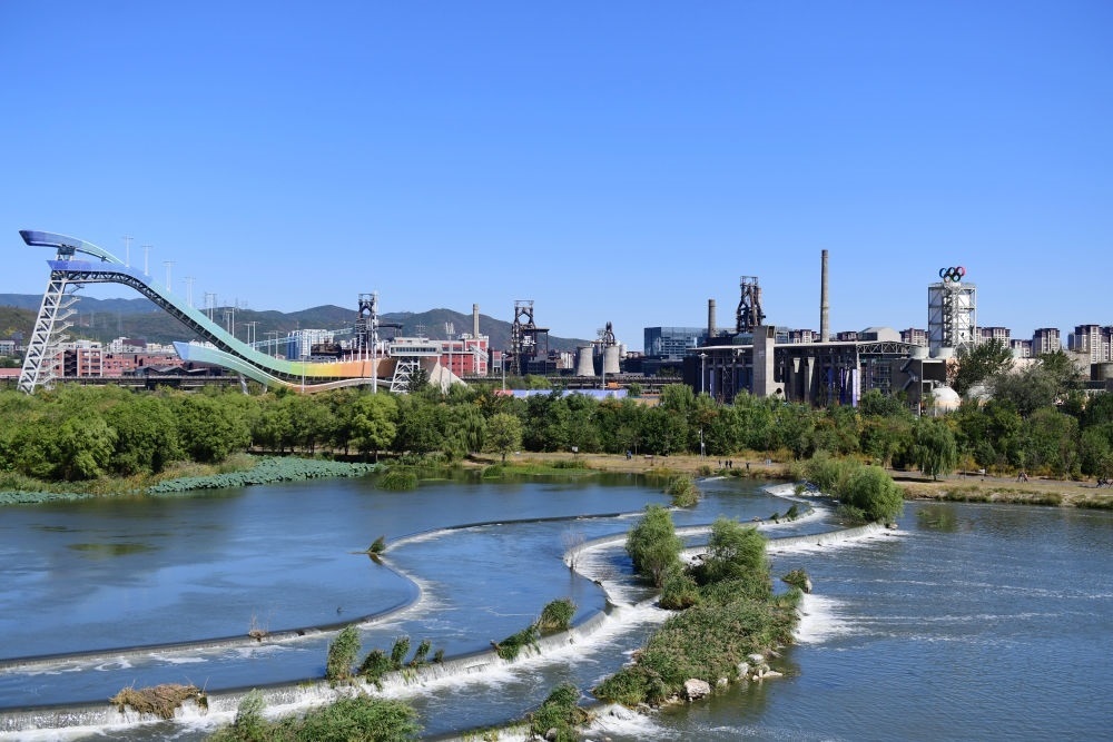 在北京首鋼園附近拍攝的永定河（2022年10月4日攝）。新華社記者 張晨霖 攝