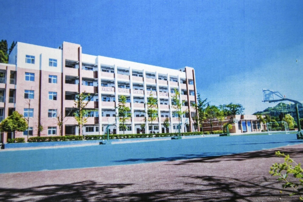 建成之初的之江小學(xué)教學(xué)樓（資料照片翻拍）。