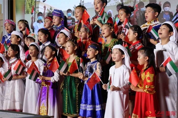 活動上，身著中阿傳統(tǒng)服飾的孩子們共唱歌曲，表達對美好未來的向往。人民網(wǎng)記者 張志文攝