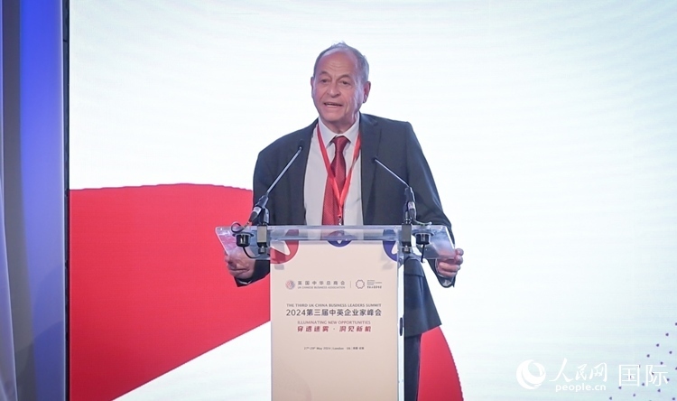 英國(guó)48家集團(tuán)俱樂部榮譽(yù)主席斯蒂芬·佩里致辭。人民網(wǎng) 郭錦標(biāo)攝