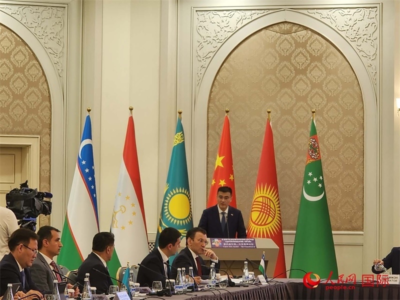 中國駐烏茲別克斯坦大使于駿致辭。人民網(wǎng)記者 李強(qiáng)攝