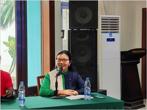 中國駐拉各斯總領(lǐng)館嚴(yán)宇清在與“拉各斯論壇之青年對話”開放日活動上致辭 駐拉各斯總領(lǐng)館供圖