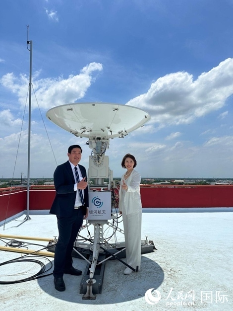 中泰兩國(guó)校企合作共贏。左為馬漢科理工大學(xué)校長(zhǎng)帕納威·普卡亞多，右為銀河航天聯(lián)合創(chuàng)始人劉暢。人民網(wǎng)記者 簡(jiǎn)承淵攝