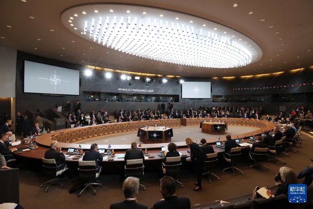 這是6月14日在比利時(shí)布魯塞爾北約總部拍攝的北約防長會(huì)現(xiàn)場(chǎng)。新華社記者 趙丁喆 攝
