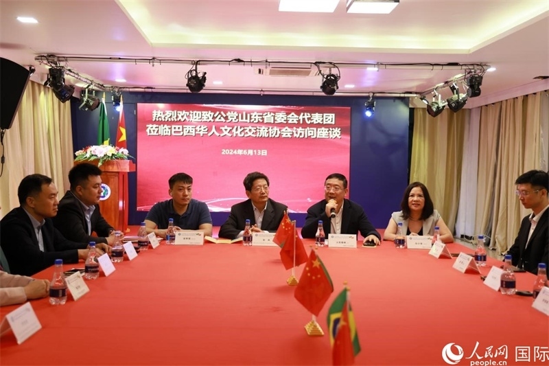 巴西華人文化交流協(xié)會(huì)主席上官劍鋒在座談會(huì)上致辭。人民網(wǎng)記者 宋亦然攝