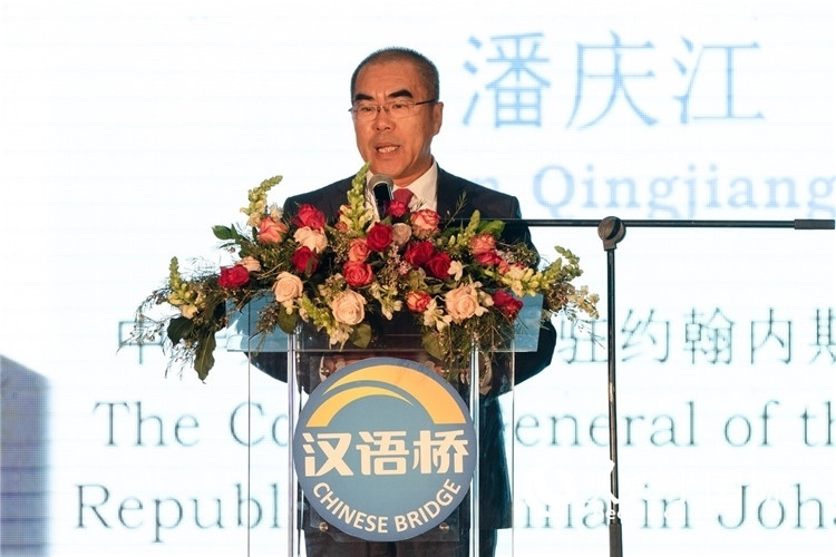 潘慶江總領(lǐng)事致辭。人民日?qǐng)?bào)非洲中心分社 希拉茲·莫林?jǐn)z