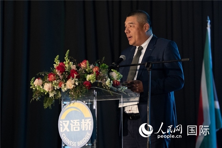 南中經(jīng)貿(mào)協(xié)會(huì)秘書(shū)長(zhǎng)韋冬澤做主旨發(fā)言。人民日?qǐng)?bào)非洲中心分社 希拉茲·莫林?jǐn)z