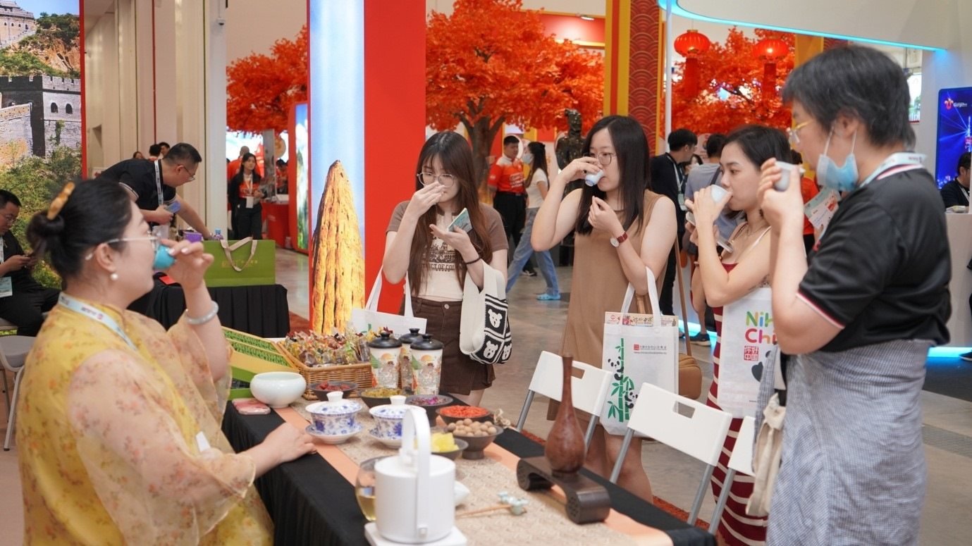 寧夏非遺八寶茶互動(dòng)展示。 吉隆坡中國(guó)文化中心供圖