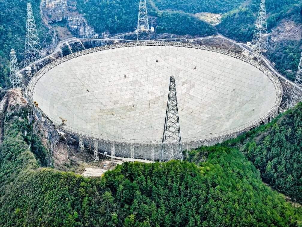 這是2024年2月26日拍攝的位于貴州的“中國天眼”（無人機全景圖片，維護保養(yǎng)期間拍攝）。新華社記者 歐東衢 攝