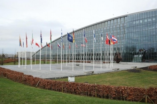  這是2月15日在比利時(shí)布魯塞爾拍攝的北約總部一角。為期一天的北約成員國國防部長會議15日在比利時(shí)首都布魯塞爾結(jié)束。會議就加強(qiáng)北約的威懾和防御以及對烏克蘭的支持等問題展開討論。新華社記者趙丁喆攝