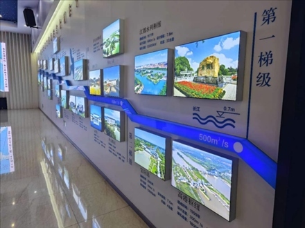 長江水跨越13級(jí)“階梯”一路北上。人民網(wǎng)記者 黃鈺攝