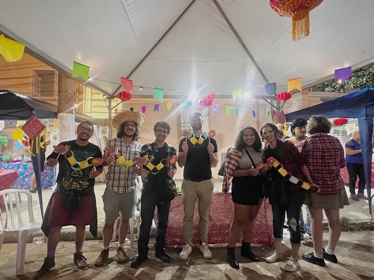 參與者體驗(yàn)文化碰撞與融合的樂(lè)趣。 圣保羅州立大學(xué)孔子學(xué)院供圖