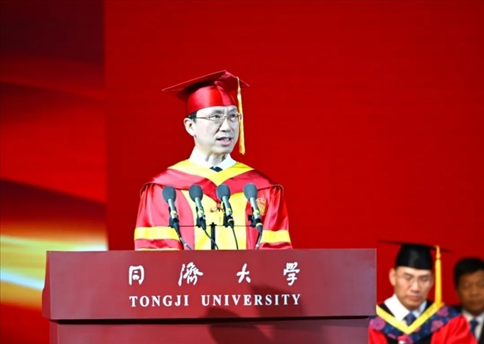 同濟大學校長、中國工程院院士鄭慶華