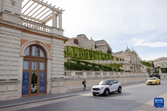 這是7月1日在匈牙利布達(dá)佩斯拍攝的匈牙利作為歐盟輪值主席國(guó)舉辦系列活動(dòng)的場(chǎng)地外景。新華社發(fā)（弗爾季·奧蒂洛攝）