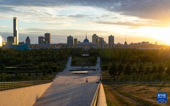 這是7月2日拍攝的哈薩克斯坦首都阿斯塔納的天際線。新華社記者 白雪騏 攝