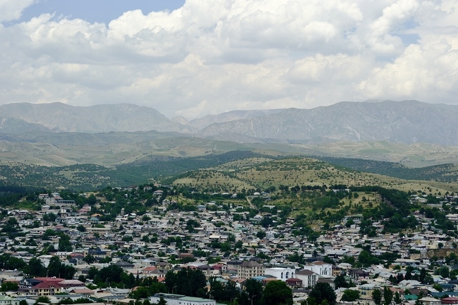 這是2024年6月13日拍攝的塔吉克斯坦首都杜尚別城市風(fēng)光。新華社記者 鄭開(kāi)君 攝