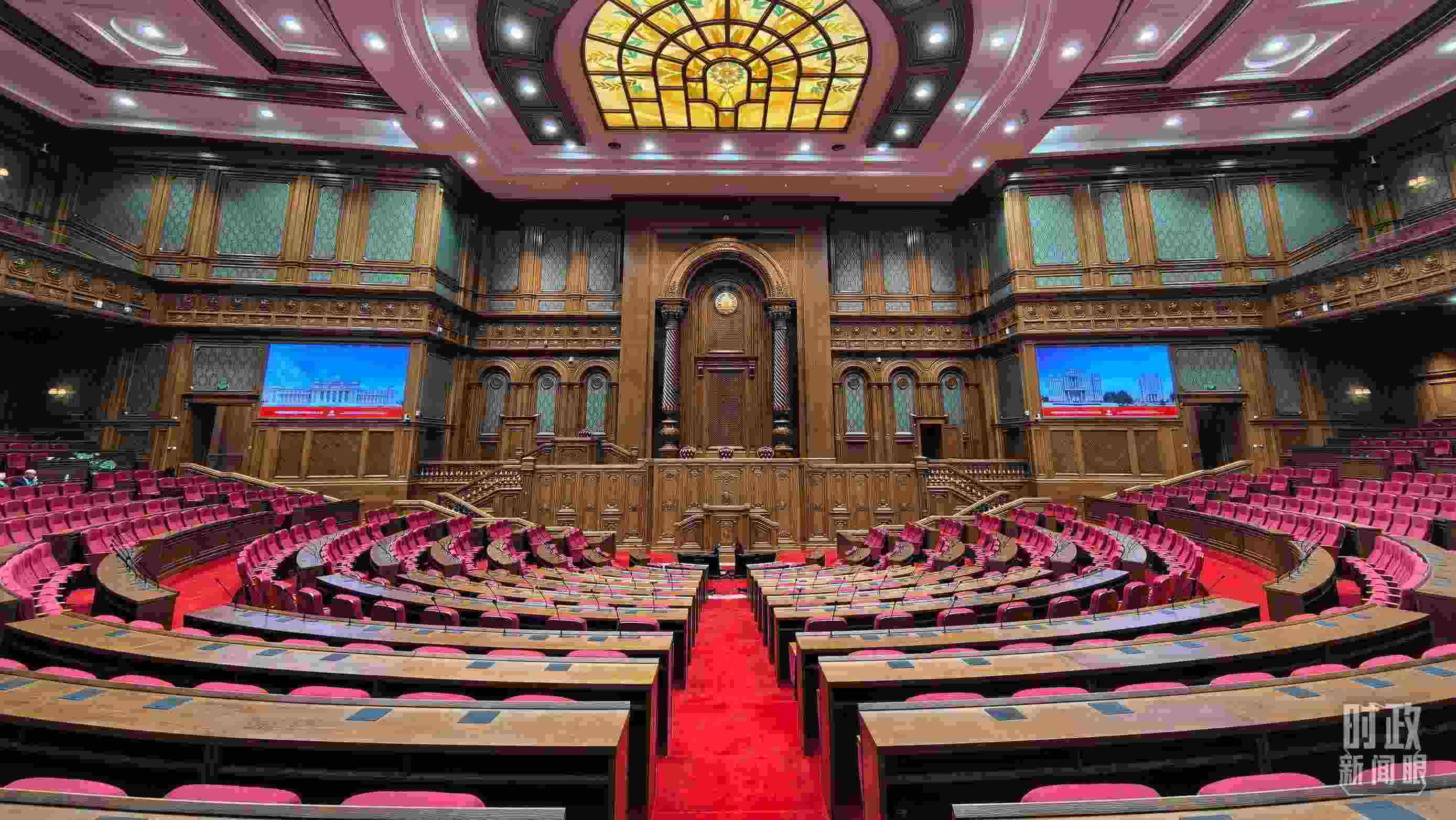 △中方援建塔議會大樓內(nèi)的聯(lián)席議會廳。（總臺央視記者陸泓宇拍攝）