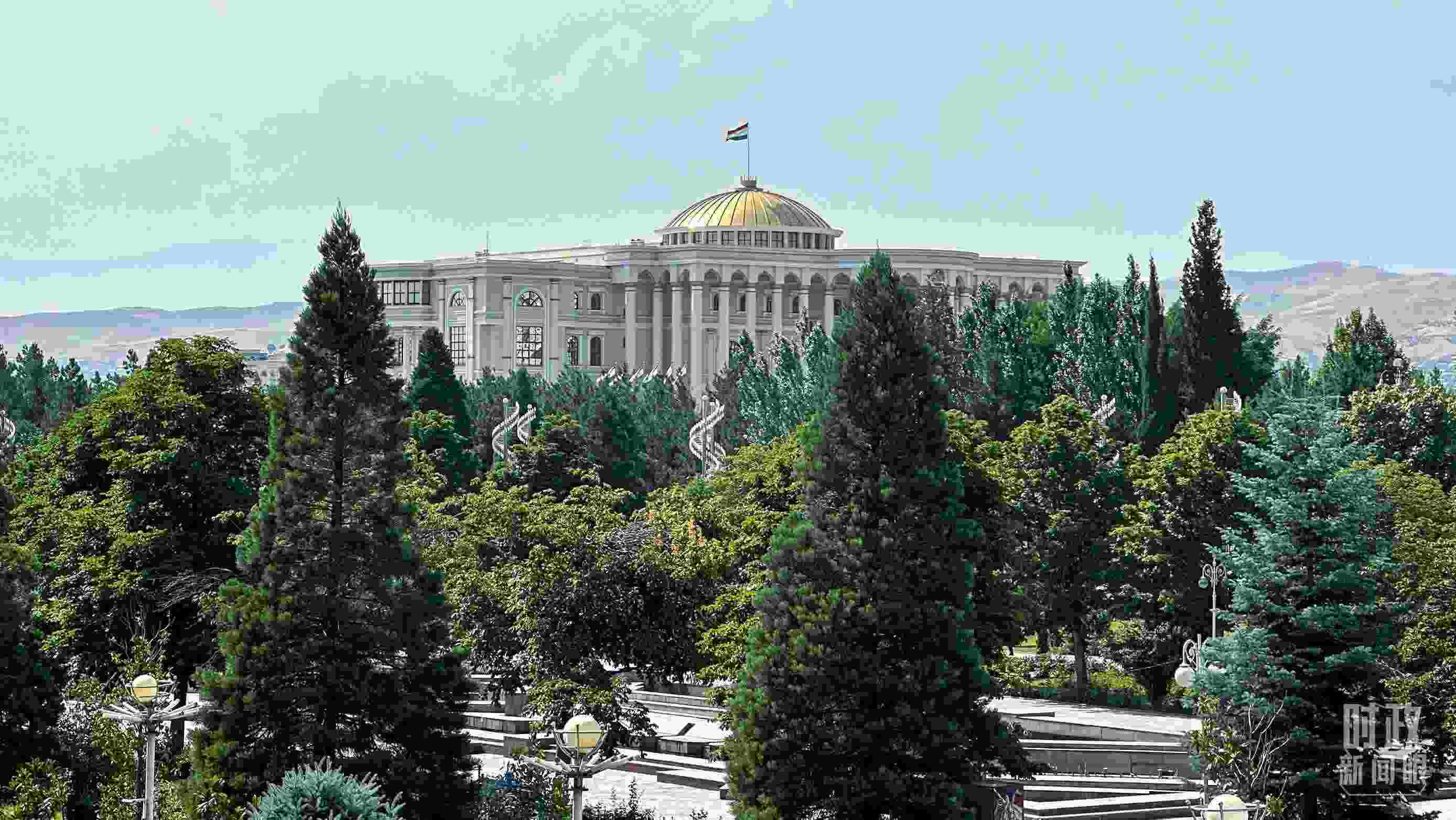 △塔吉克斯坦總統(tǒng)府。（總臺央視記者趙化拍攝）
