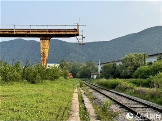 通鋼產(chǎn)品通過鐵路運輸出場。人民網(wǎng) 謝瑩攝