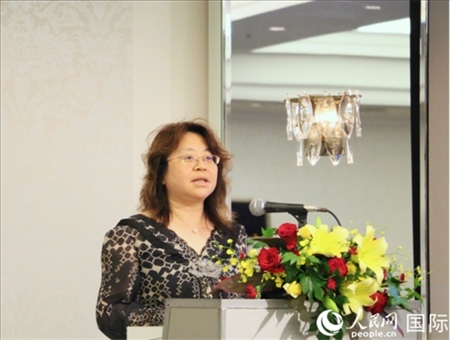 中國(guó)駐日本大使館經(jīng)濟(jì)商務(wù)公使羅曉梅致辭。人民網(wǎng) 許可攝