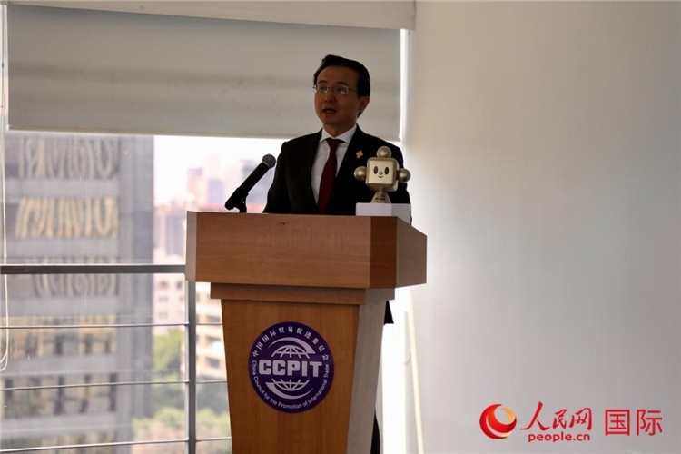 中國(guó)駐墨西哥大使張潤(rùn)發(fā)表講話。人民網(wǎng) 埃內(nèi)斯托·多明戈斯攝