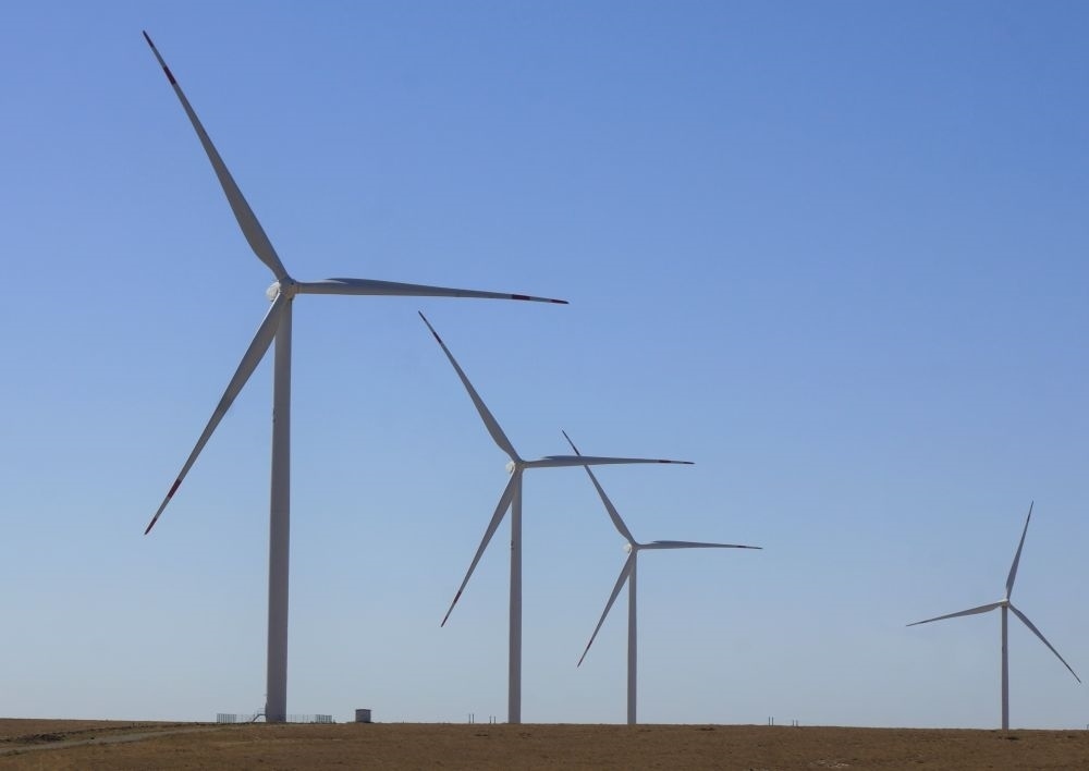 這是中哈合作的哈薩克斯坦札納塔斯100兆瓦風(fēng)電項(xiàng)目（2022年9月13日攝）。新華社發(fā)（德米特里·瓦西連科 攝）