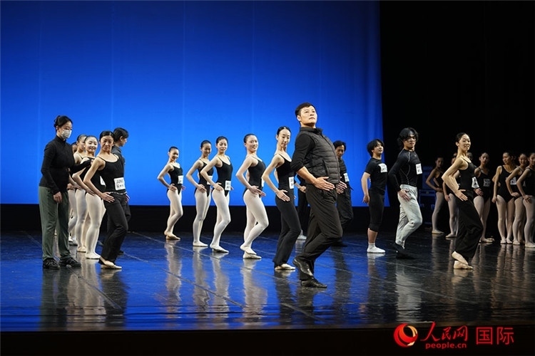 3月26日，松山芭蕾舞團青年代表團成員在中央芭蕾舞團交流學習。人民網(wǎng)記者 張麗婭攝
