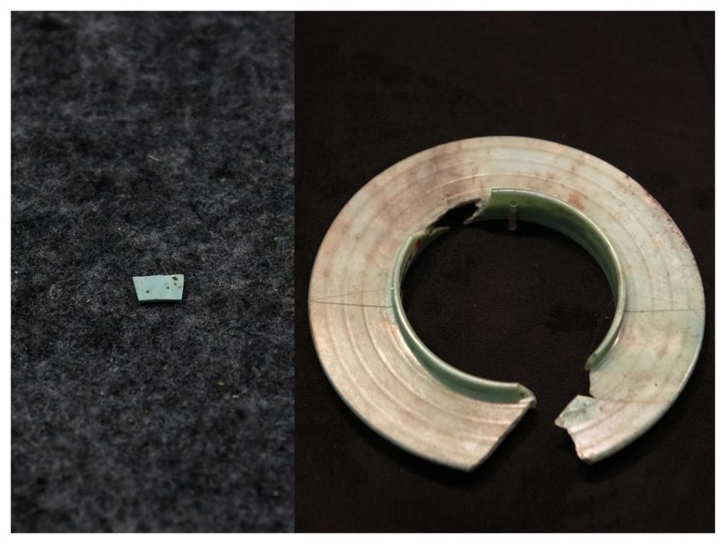 拼版照片：左圖為2024年7月10日拍攝的三星堆遺址出土的綠松石片（新華社記者王曦 攝），右圖為2024年7月21日在三星堆博物館文物保護與修復(fù)館拍攝的有領(lǐng)玉璧（新華社記者唐文豪 攝）。