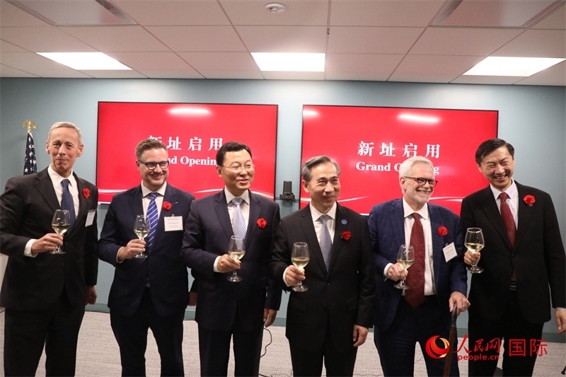 4、美中貿(mào)易全國(guó)委員會(huì)會(huì)長(zhǎng)克雷格·艾倫、美國(guó)商會(huì)高級(jí)副會(huì)長(zhǎng)傅瑞偉等美國(guó)工商界代表出席活動(dòng)。 人民網(wǎng)記者 李志偉攝