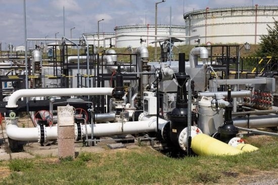 這是2022年5月24日在匈牙利薩茲豪隆包陶多瑙河煉油廠拍攝的連接匈牙利和俄羅斯的“友誼”輸油管道入口點(diǎn)。新華社發(fā)（弗爾季·奧蒂洛攝）